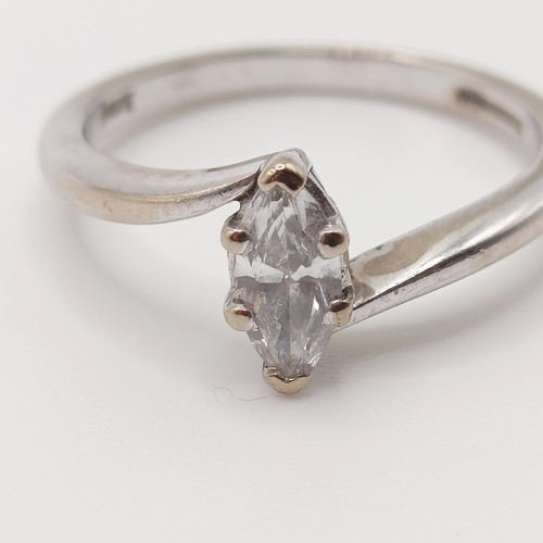 904 - An 18ct white gold and white stone ring, ring size K