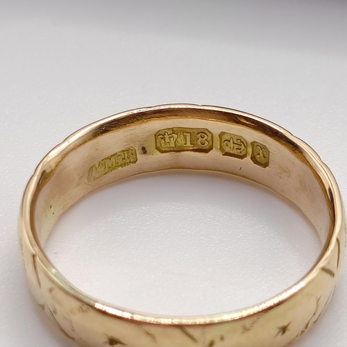 875 - An 18ct gold wedding band, ring size L, 4.4 g, and a vintage jewellery box