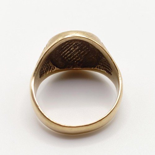 852 - A 9ct gold signet ring, ring size T, 8.6 g