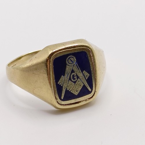 821 - A yellow metal and blue enamel Masonic signet ring, ring size U, all in 4.9 g