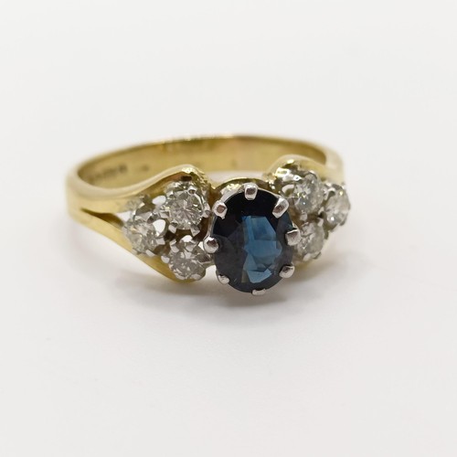 811 - An 18ct gold, sapphire and diamond ring, ring size M