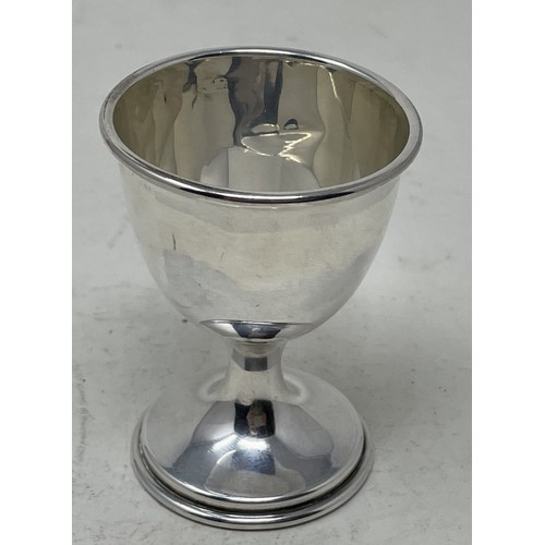 1267 - A George V silver egg cup, 18.2 g