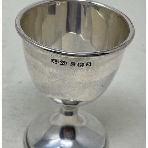 1267 - A George V silver egg cup, 18.2 g