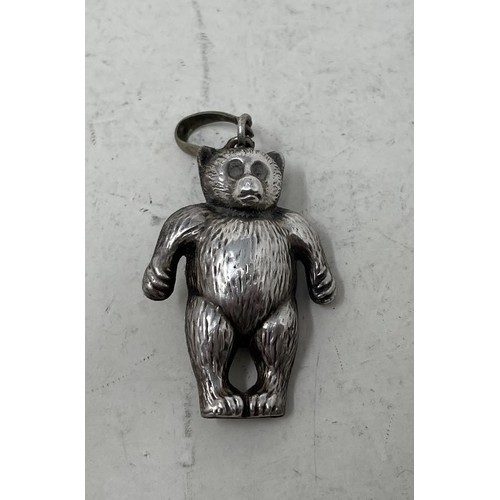 1268 - A silver coloured metal baby's rattle, in the form of a teddy bear, 5.5 g