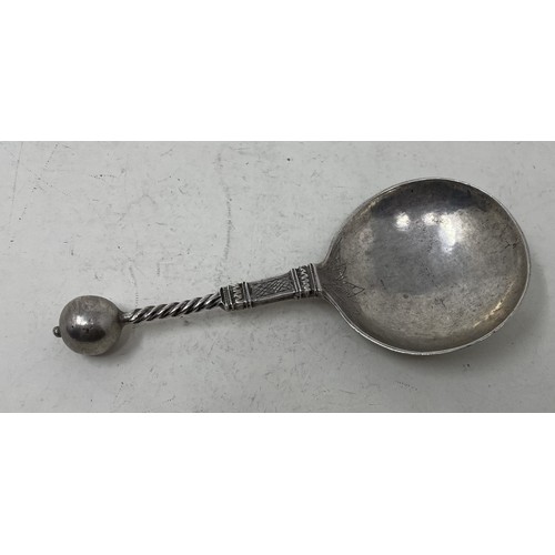 1272 - A 17th/18th century silver coloured metal spoon, possibly Norwegian