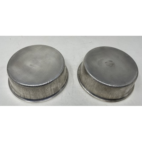 1303 - A pair of silver modernist dog bowls, Christopher Lawrence, London 1975, 11.8 ozt,13 cm diameter