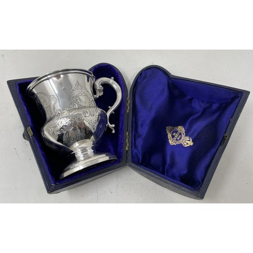 1305 - An early Victorian silver mug, with engraved decoration, London 1842, 3.8 ozt, cased