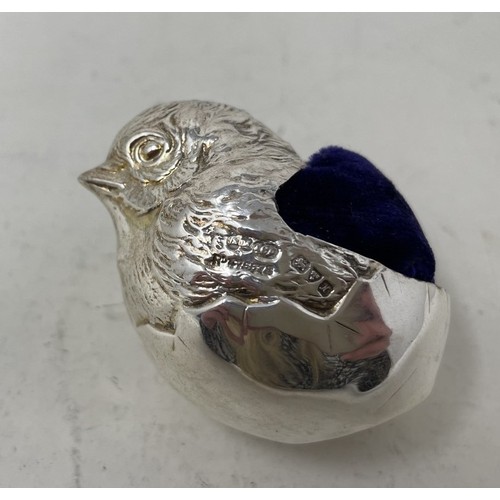 1317 - A silver novelty pin cushion, in the form of a chick