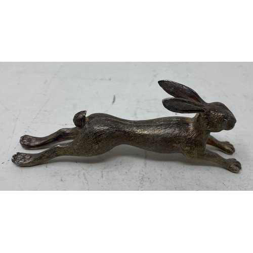 1324 - A modern silver figure of a hare, 4 ozt,