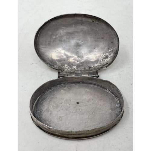 1330 - An 18th century silver coloured metal snuff box, of oval form, 42.7 g