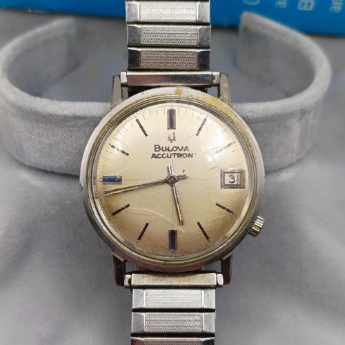 1016 - A gentleman's stainless steel Bulova Accutron wristwatch, boxed with paperwork