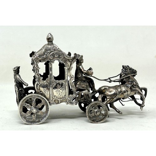 1361 - A silver group of a coach and horses, with import marks, 10 cm wide, 139 g