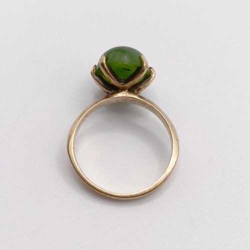 826 - A New Zealand green jade ring, ring size M