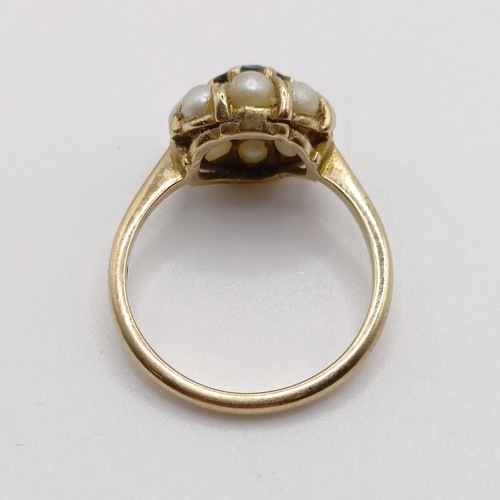 813 - A 9ct gold, sapphire and seed pearl cluster ring, ring size L