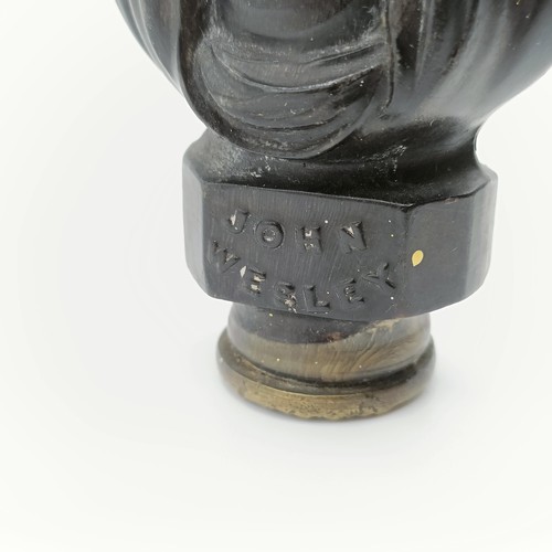 715 - A 19th century carved seal, in the form of a John Wesley, 8 cm high