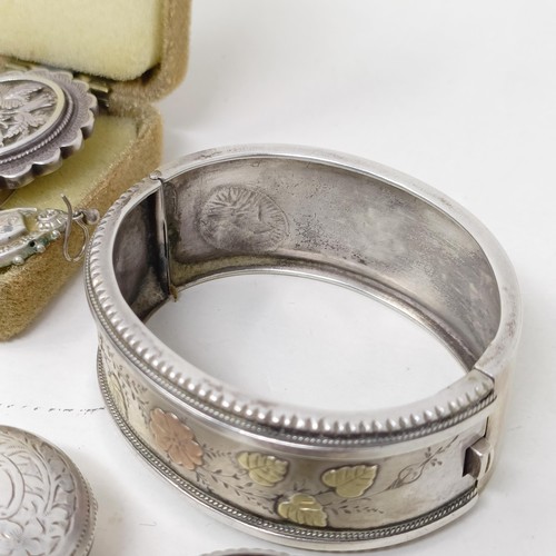 980 - A Pandora bracelet, a silver brooch with matching earrings, and assorted other silver jewellery (box... 