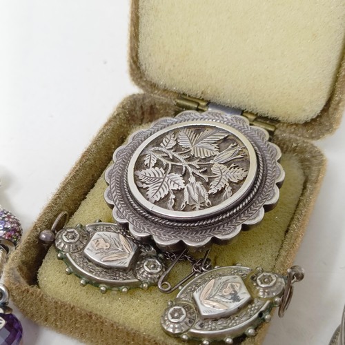 980 - A Pandora bracelet, a silver brooch with matching earrings, and assorted other silver jewellery (box... 