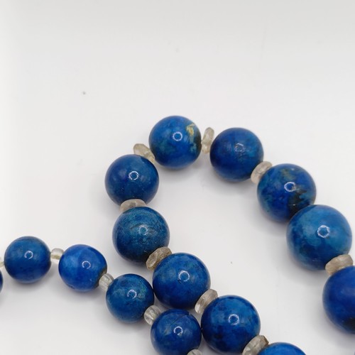 981 - A lapiz lazuli bead necklace, and a pendant