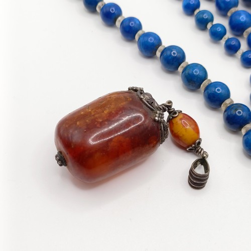 981 - A lapiz lazuli bead necklace, and a pendant