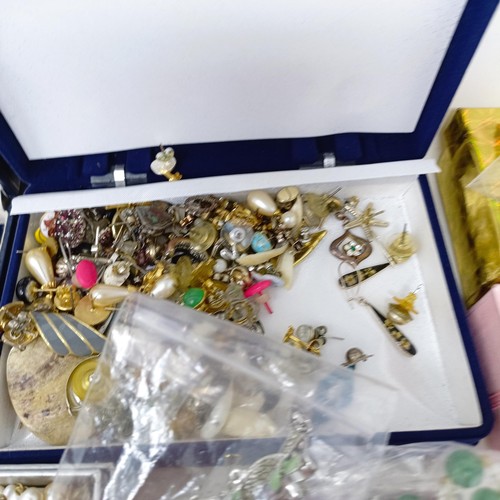 986 - Assorted  costume jewellery