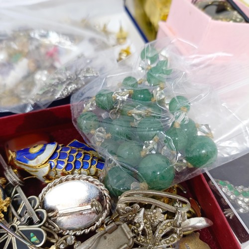 986 - Assorted  costume jewellery