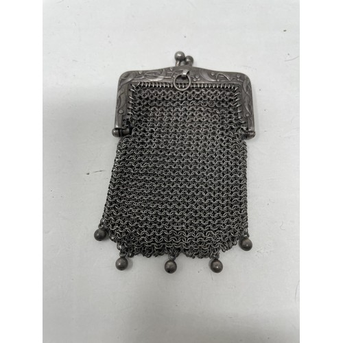 1382 - A silver purse