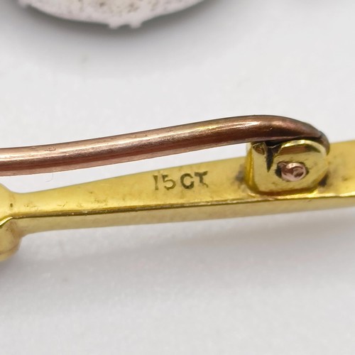 931 - A 15ct gold bar brooch, other brooches and jewellery