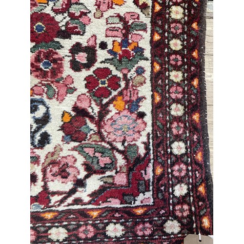 1663 - A Persian Hammenn carpet, 205 x 80 cm