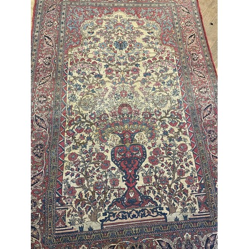 1664 - A Persian Esfhan carpet, 226 x 140 cm