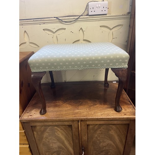 1661 - A mahogany cupboard, 70 cm wide, a pine chest, a painted screen, and three stools (6)