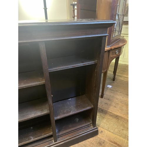 1670 - An oak bookcase, with adjustable shelves, 185 cm wide