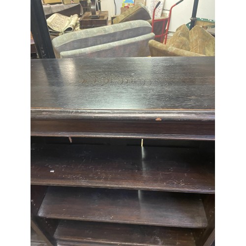 1670 - An oak bookcase, with adjustable shelves, 185 cm wide