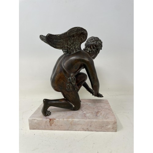 1509 - A bronze figure, of an angel, on a marble base, 13 cm