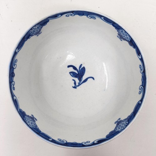 1571 - An early Worcester blue and white tea bowl, decorated flowers, crescent moon mark to base, 12 cm dia... 