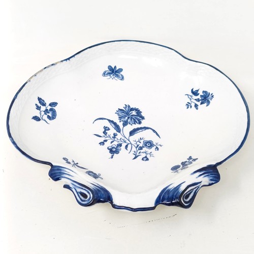 1574 - An early Worcester blue and white shaped bowl, decorated flowers, crescent moon mark to base, 20 cm ... 