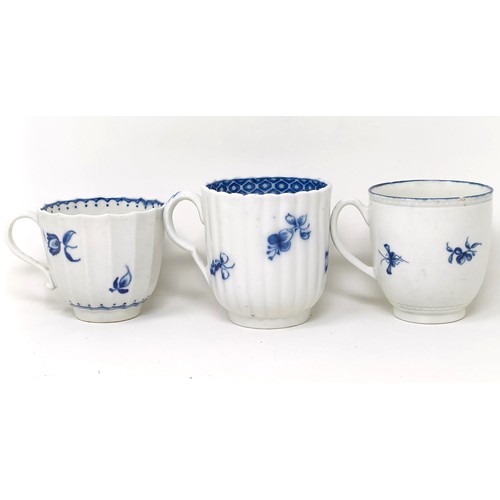 1559 - An early Worcester blue and white cup, decorated flowers, 6 cm diameter, and two other cups (3)