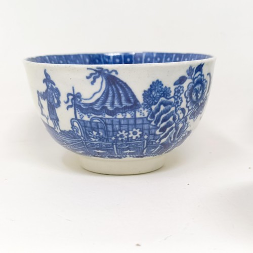 1562 - An early Worcester blue and white tea bowl, decorated flowers, crescent moon mark to base, 7 cm diam... 