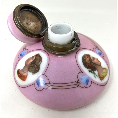 1533 - A 19th century Continental inkwell, with a pink ground, decorated portraits, 13 cm wide