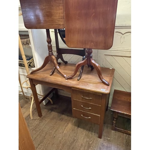 1666 - A mahogany tilt top table, 78 cm wide, another, a cheval mirror, a desk and a hat stand (5)