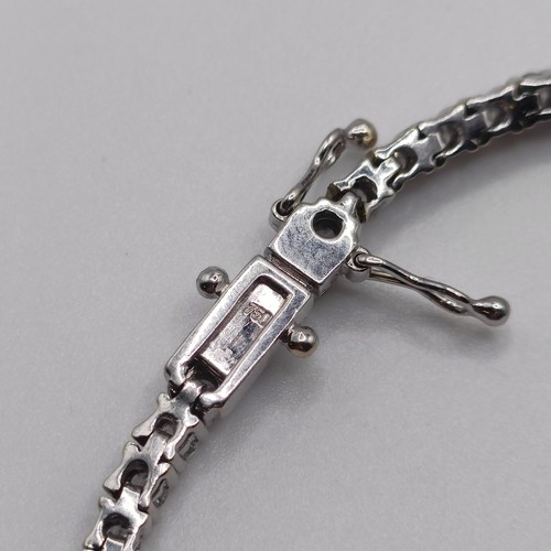 957 - A diamond tennis bracelet