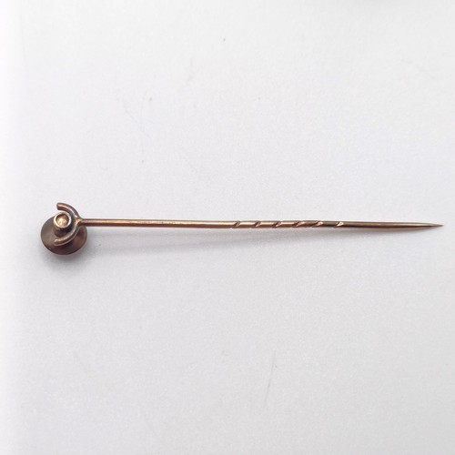 953 - A diamond and yellow metal stick pin, in a vintage jewellery box