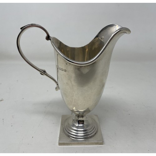 692 - A George V silver cream jug, Birmingham 1933, 4.3 ozt