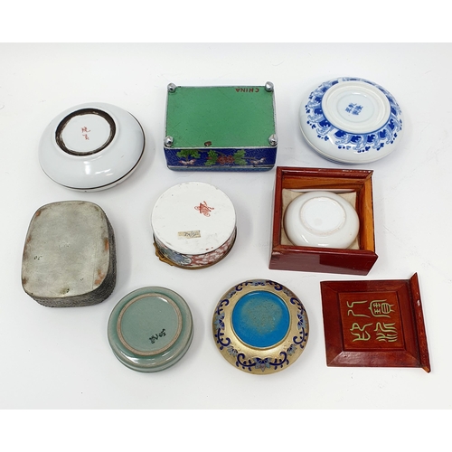 813 - A Chinese blue and white box and cover, decorated a dragon, 11 cm diameter, seven others, a Chinese ... 