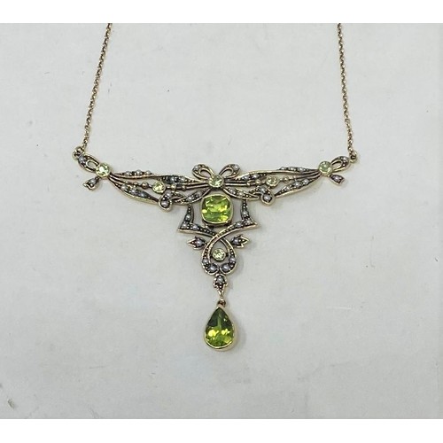 543 - A 9ct gold, peridot and pearl Art Nouveau style pendant, on a chain