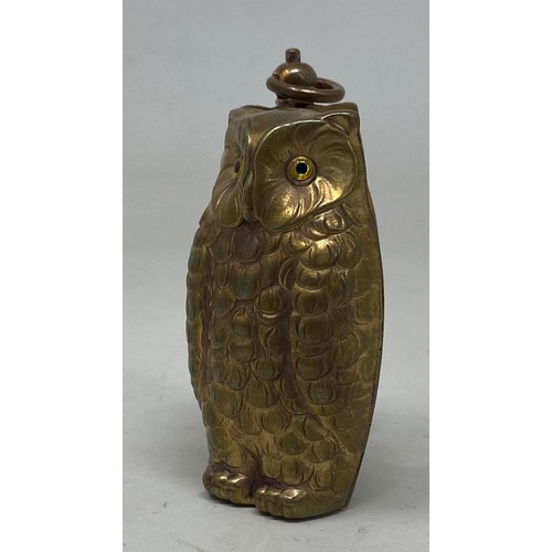 532 - A novelty brass sovereign holder, in the form of an owl