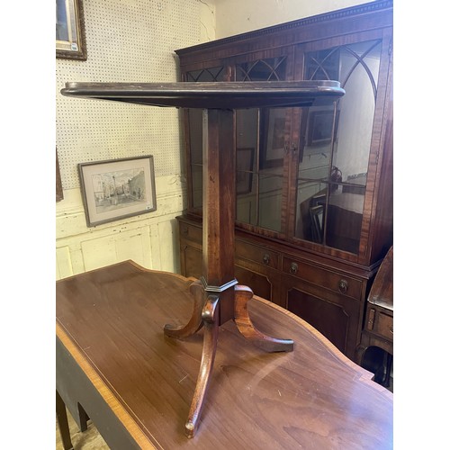 925 - A mahogany wine table, on a tripod base, 50 cm wide