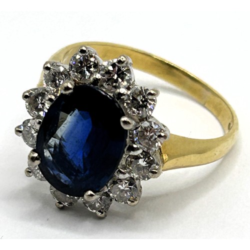 530 - An 18ct gold, sapphire and diamond cluster ring, ring size P