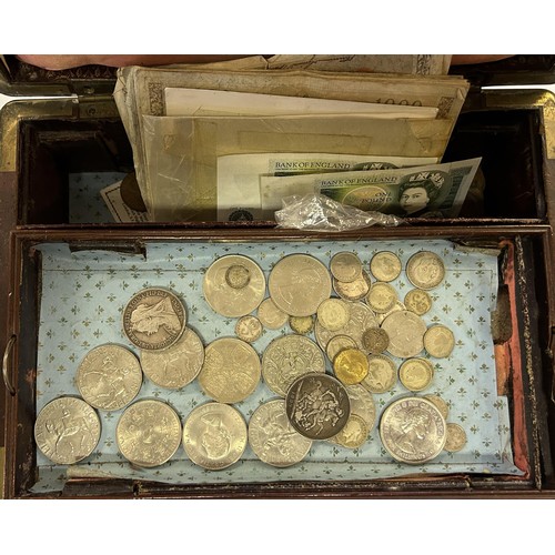 25 - A Queen Victoria crown, 1900, another, 1889, other coins and banknotes, in a mahogany box