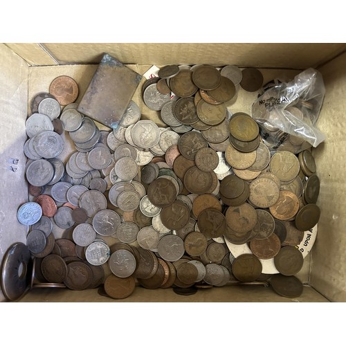 26 - Assorted world coins (box)