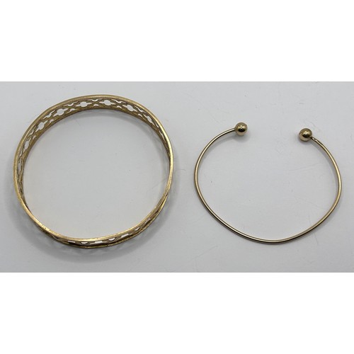 592 - A 9ct gold bangle, and another, 24.6 g (2)